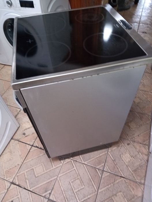 Иноксова свободно стояща печка с керамичен VOSS Electrolux с Гаранция!