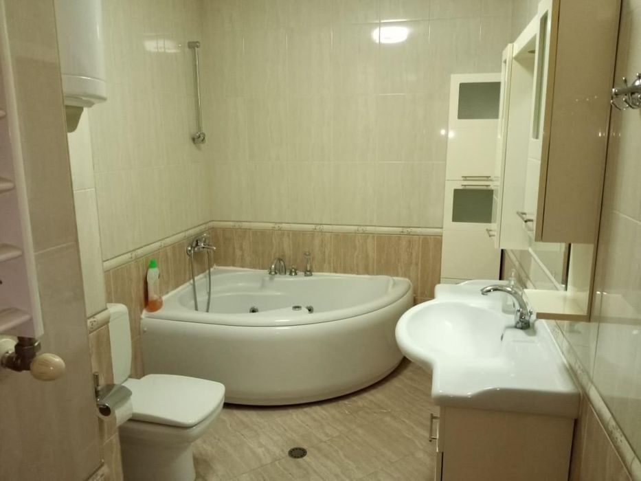 Дава се под наем Тристаен апартамент в Пловдив, Кършияка - 125 кв.м за 800 € - Снимка #5