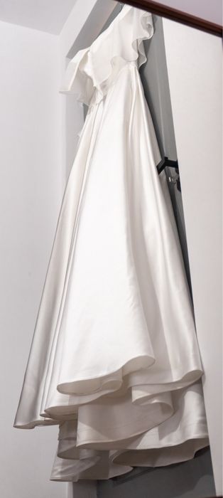 Rochie de mireasa superba , tafta regala