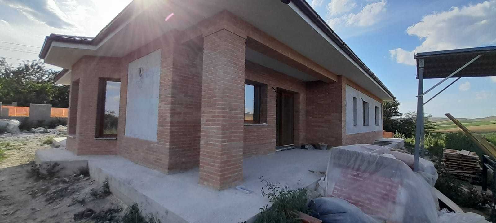 Executàm lucrari din caramida aparenta