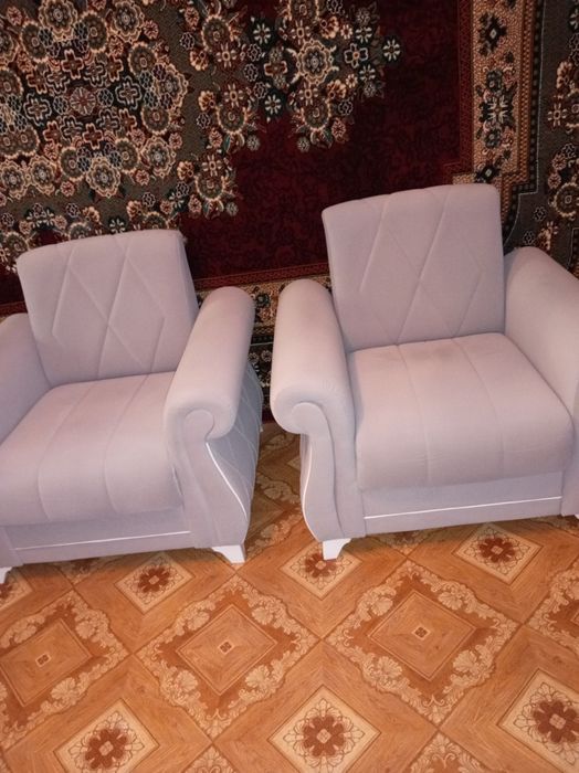 Продам  два  мягких кресла Роуз.Россия.