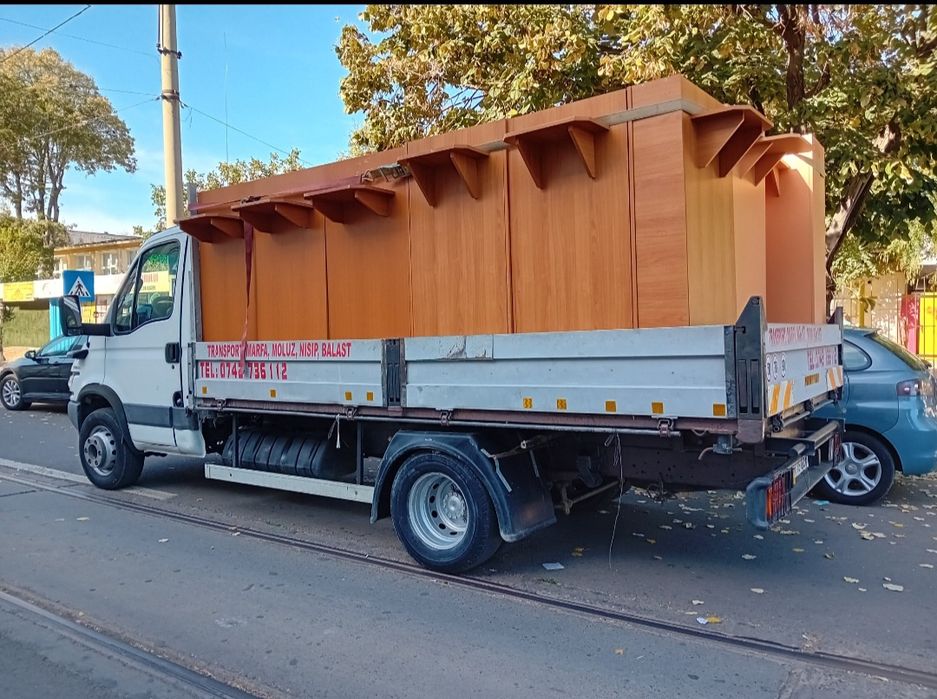 Transport moloz și diferite mărfuri