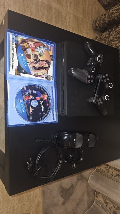 PS4 Slim 500GB + 2 controllere + GTA V + FIFA 21 – gata de joacă!