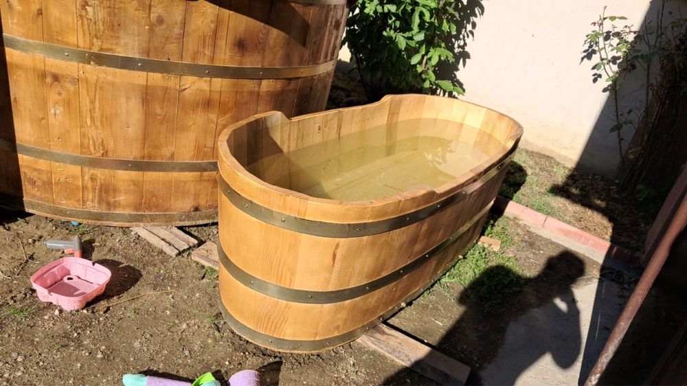 Vana cada lemn natural dimensiuni 200x70 H 70 cu spatar din lemn