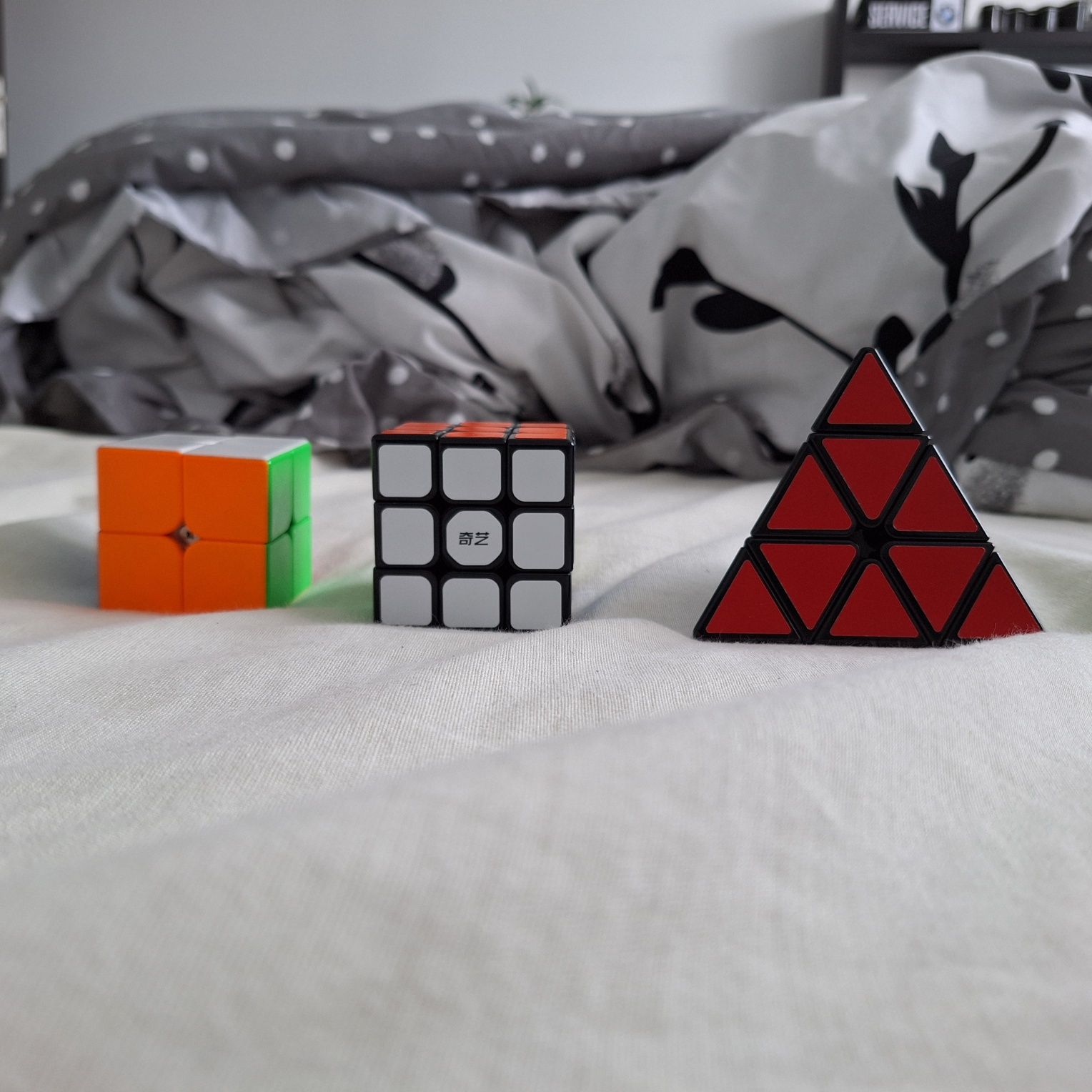 Cub rubik 3x3 si 2x2, piramida