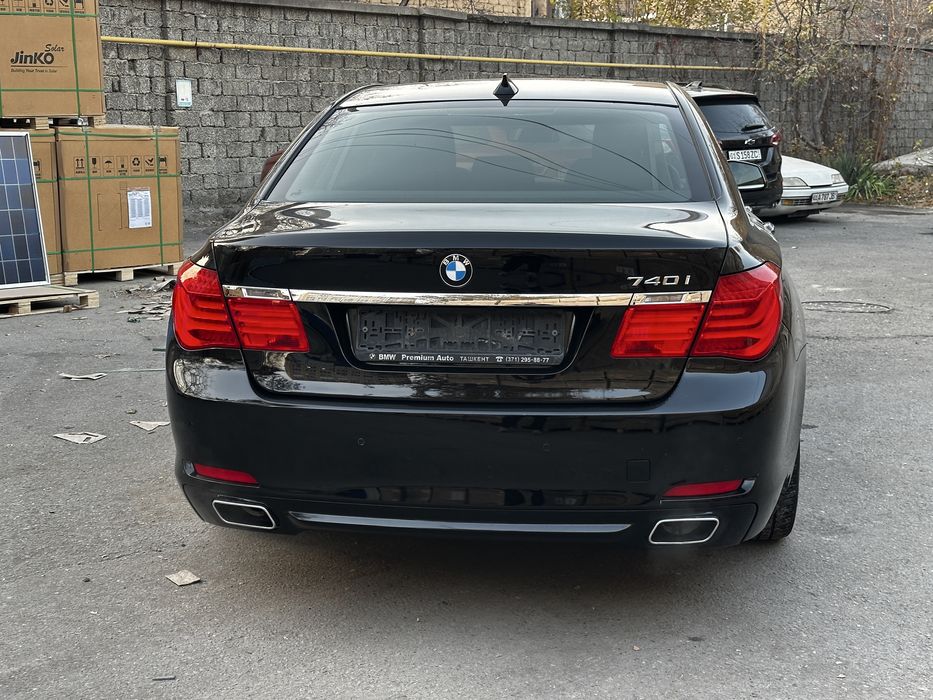 BMW F01 740i коротыш, 2012 год, пробег 127 000 км, местами крашенна