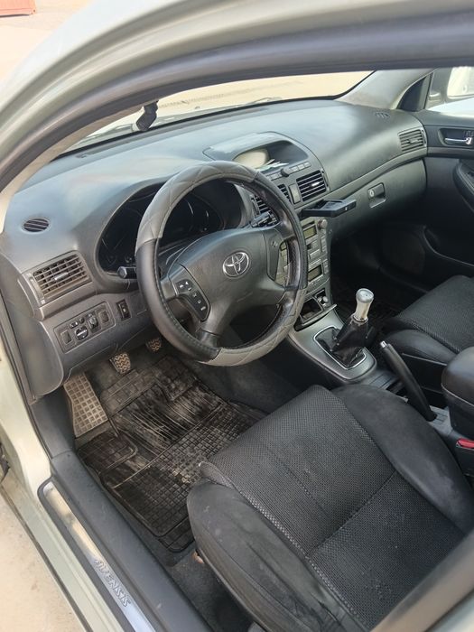 Toyota Avensis an 2003