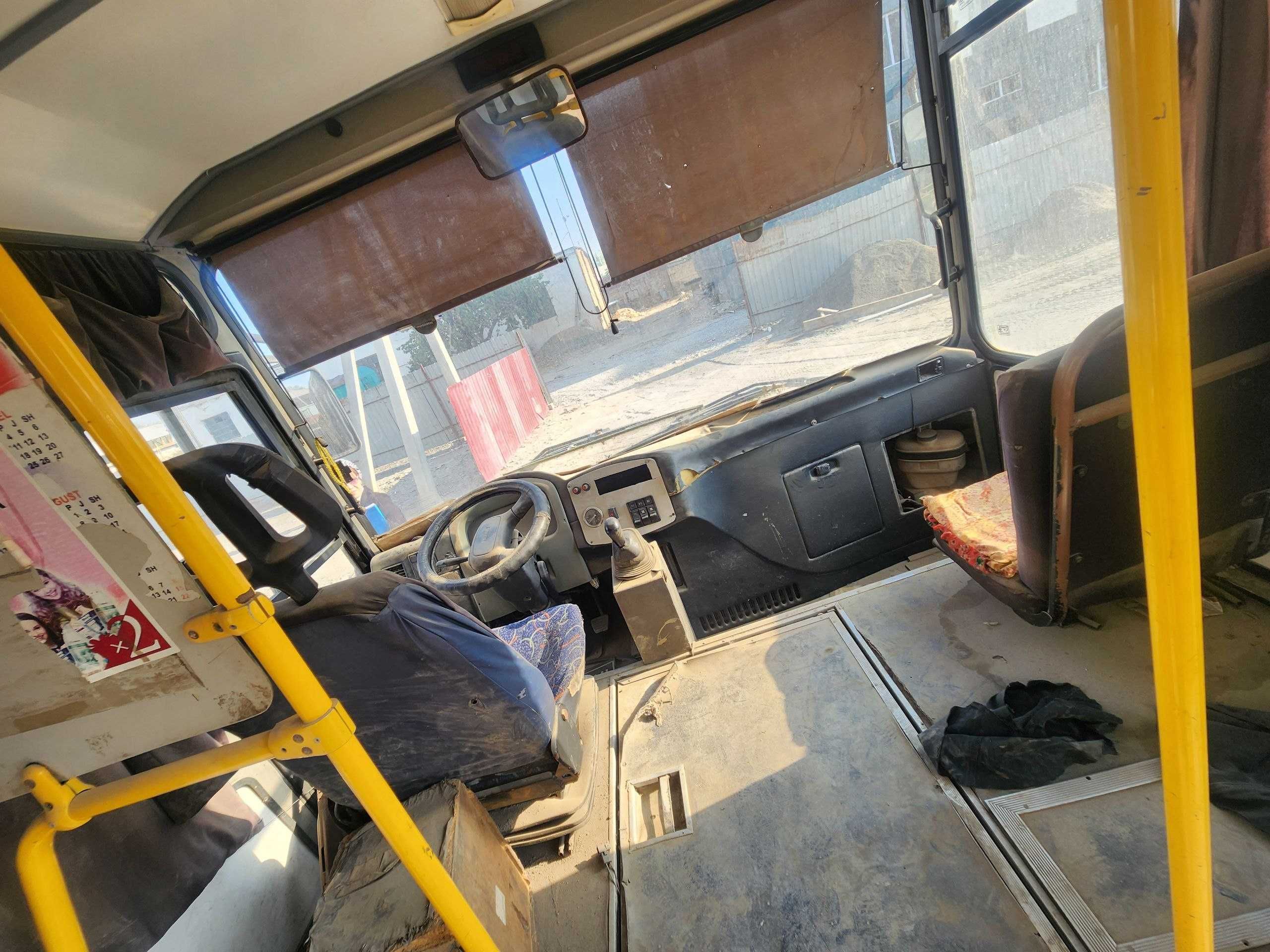 Andijon viloyati Paxtaobod tumanida Isuzu SAZ NP37 avtobusi sotilmoqda