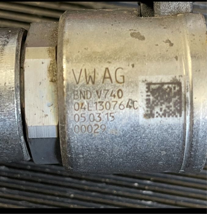 Rampa injectoare passat b8. 04L089G