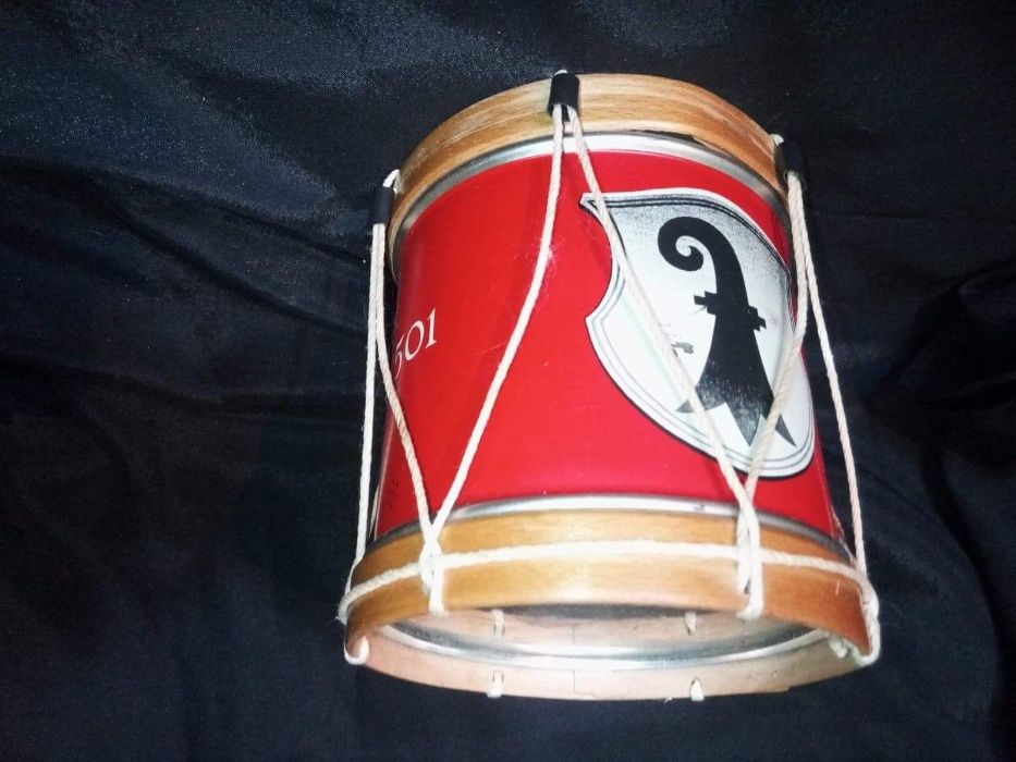 Tobă copii cu bomboane