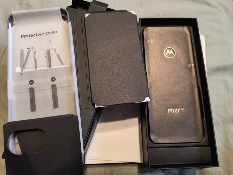 Смартфон Motorola Razr 50,Dual SIM,8GB RAM, 256GB, 5G, Koala Grey