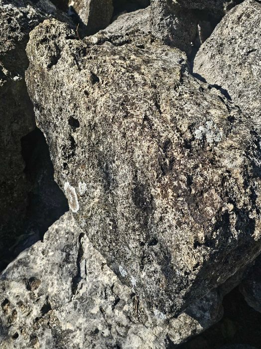 Продавам камъни за строеж (основа или ограда)