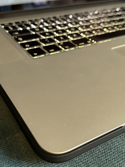 MacBook Pro 15” Retina – i7 / 16GB RAM / SSD 500GB