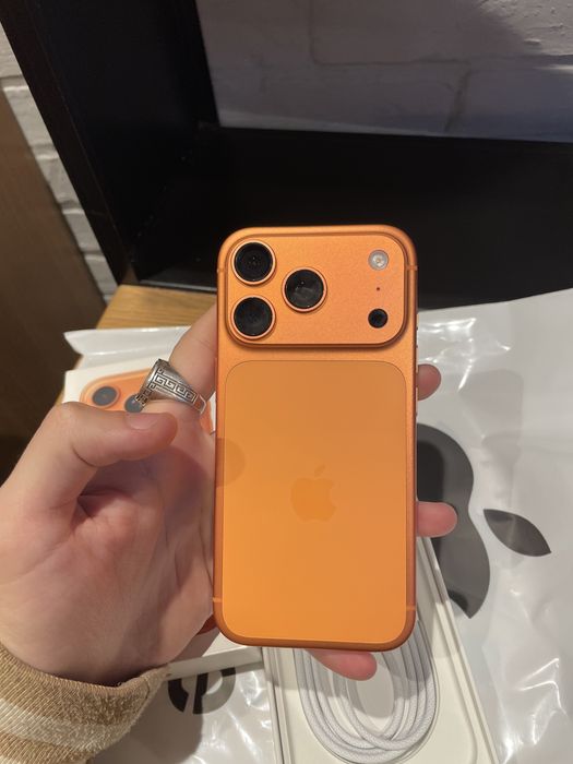 17 Pro Iphone продам
