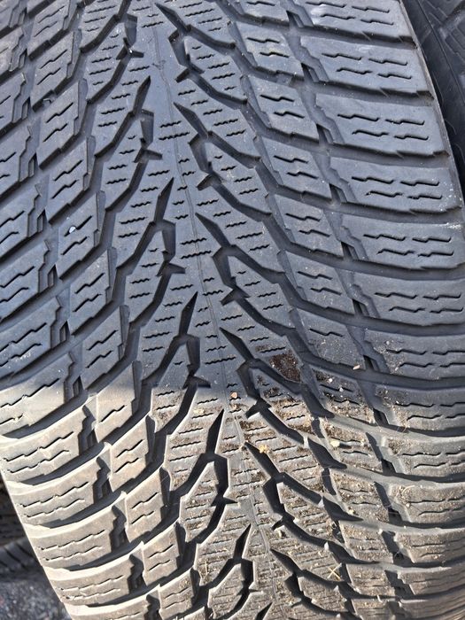 235 45 19 NOKIAN 2бр зимни дот 2023г