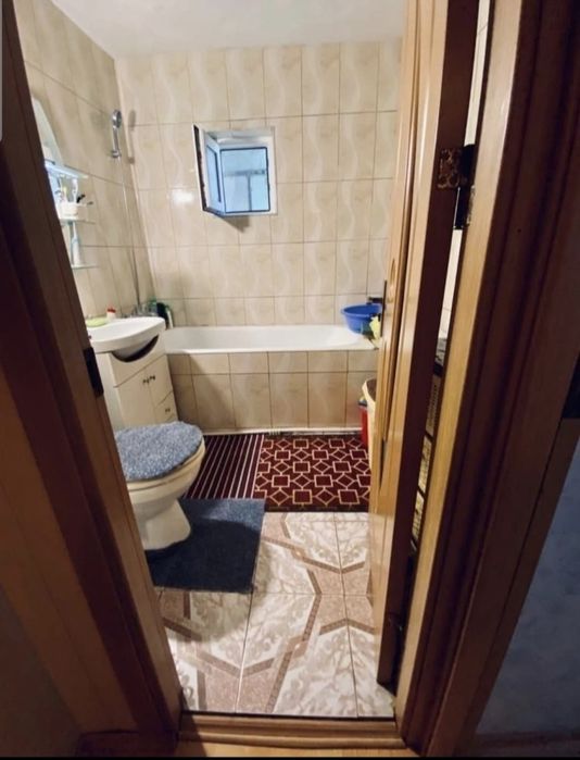 Vând în rate apartament 3 camere, zona Distrigaz!