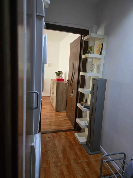 Vând apartamet 2 camere, parter, Ploiești – mobilat complet, 46.000 €