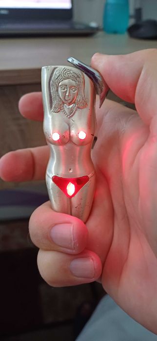 Bricheta bust nud cu led-uri, piesa unicat rară de colectie