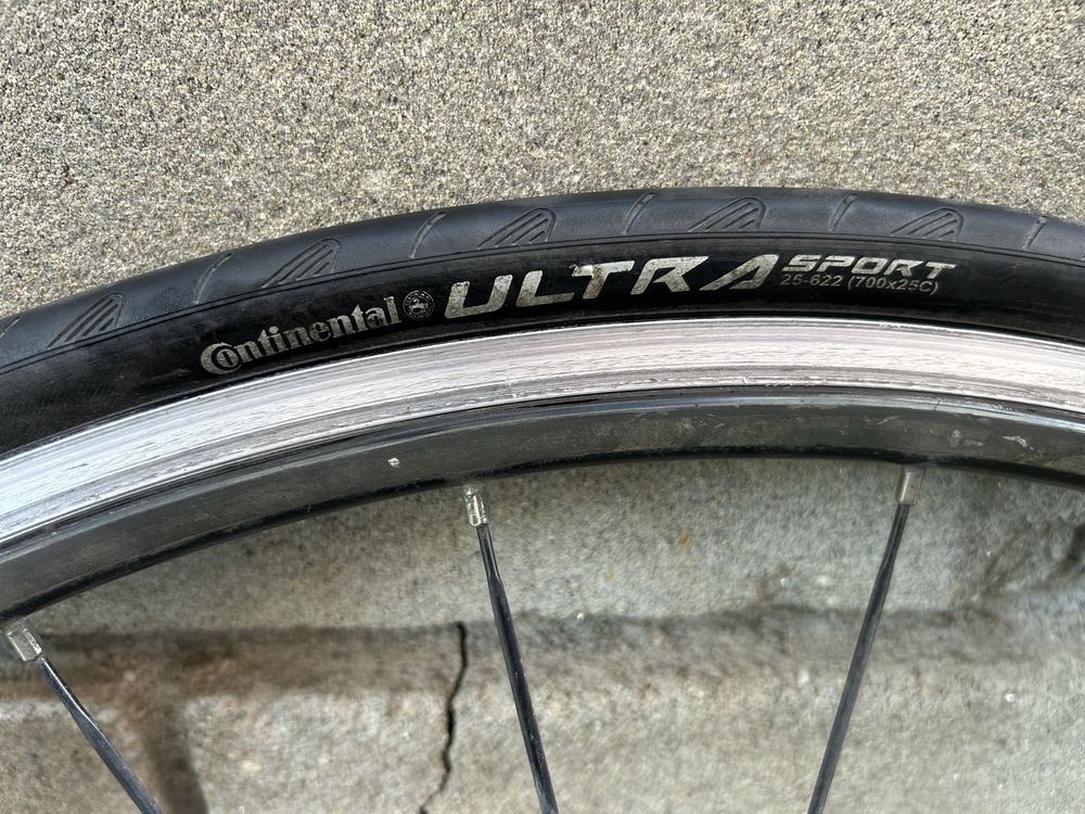 Шосейна предна и задна капла 28цола Shimano WH-R500 с гуми Continental