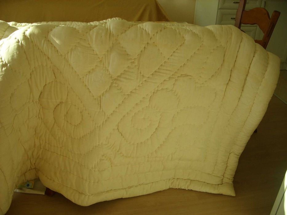 Сатенен юрган, старо злато