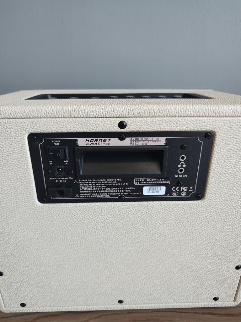 Китарен усилвател /кубе/ Mooer Hornet 30W - бял
