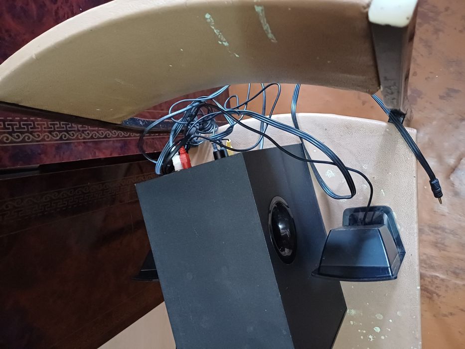 Microlab M-700U. Колонка