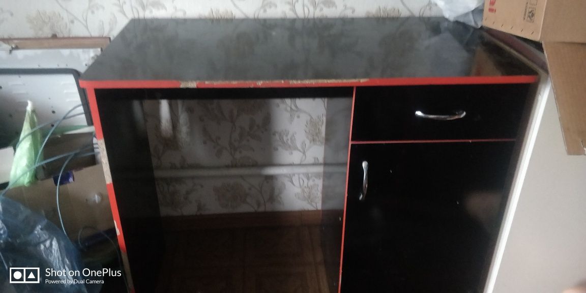Продам стол маникюрный однотумбовый и  двухтумбовый