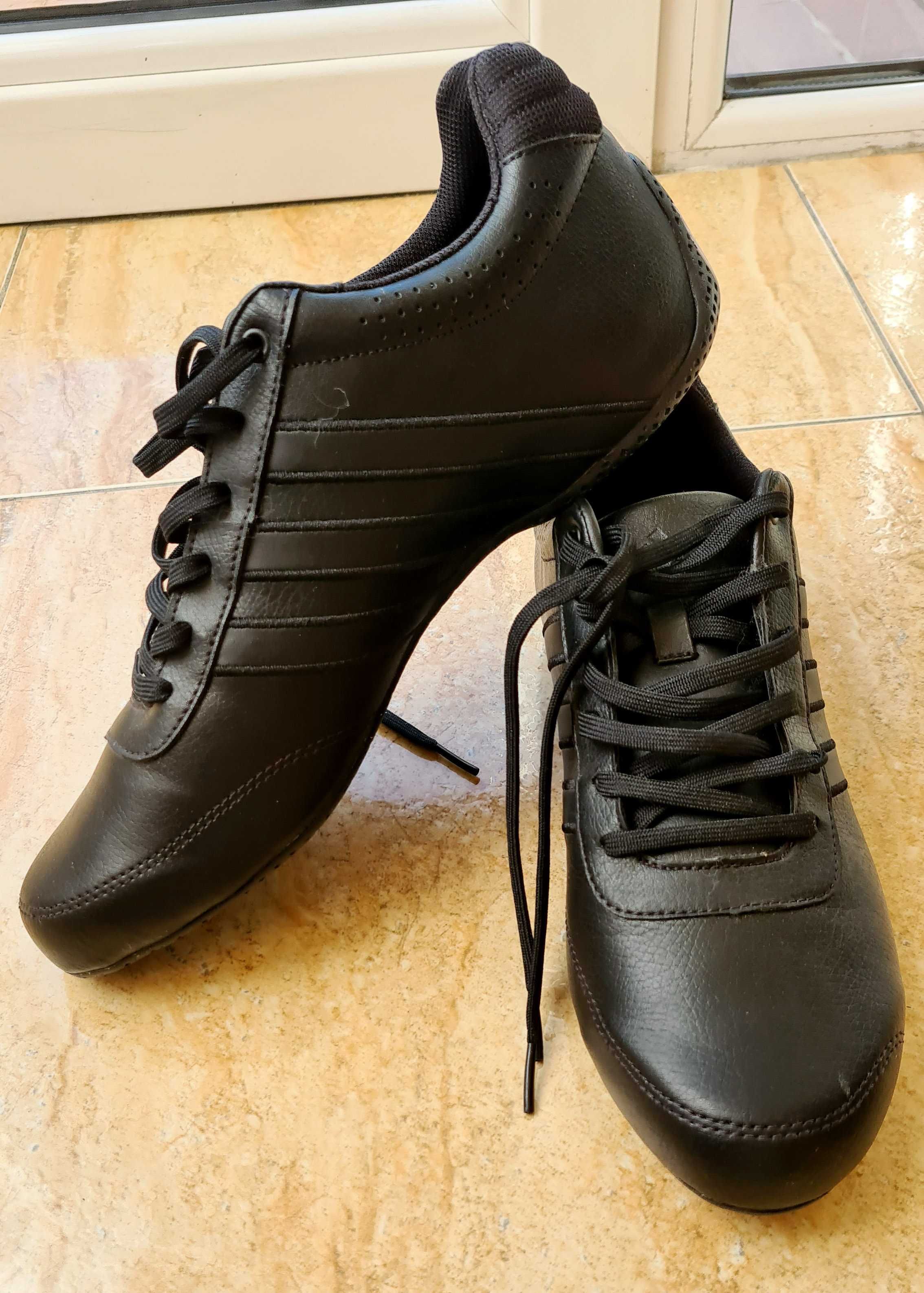 Мъжки спортни маркови обувки  ADIDAS, номер 43