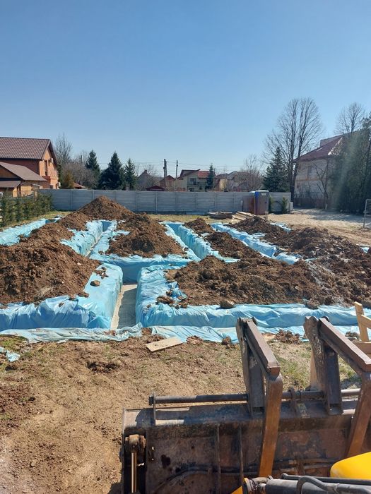 Închiriez Buldoexcavator Bobcat Miniexcavator compactor  vând nisip