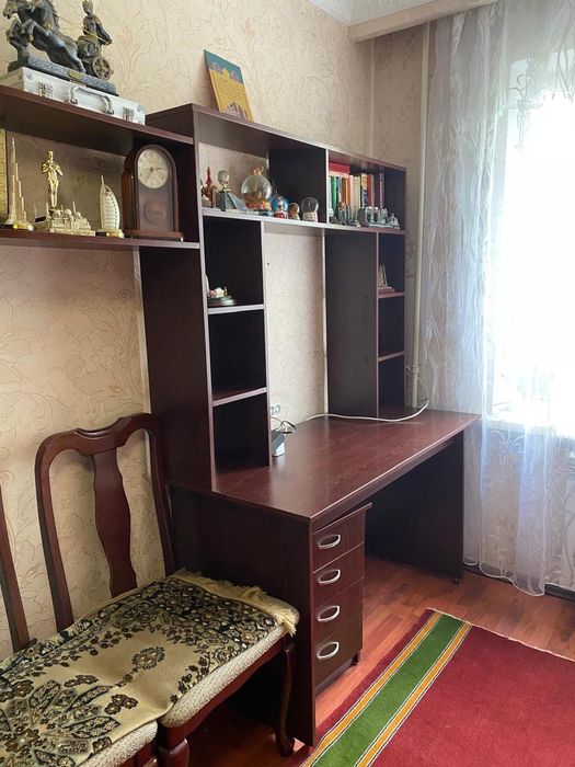 Стол с тумбой и полками (уголок)