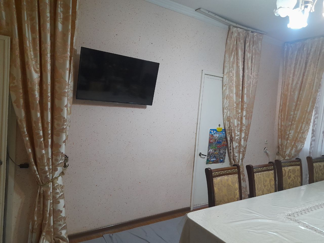 Продаётся дом Чилонзор 11,,,3/2/4 Орен р,Умид кафе 1.5*3балкон 63000$