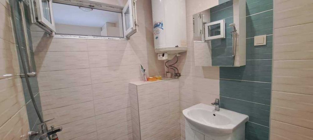 Дава се под наем Тристаен апартамент в Бургас, Център - 80 кв.м за 255 € - Снимка #4