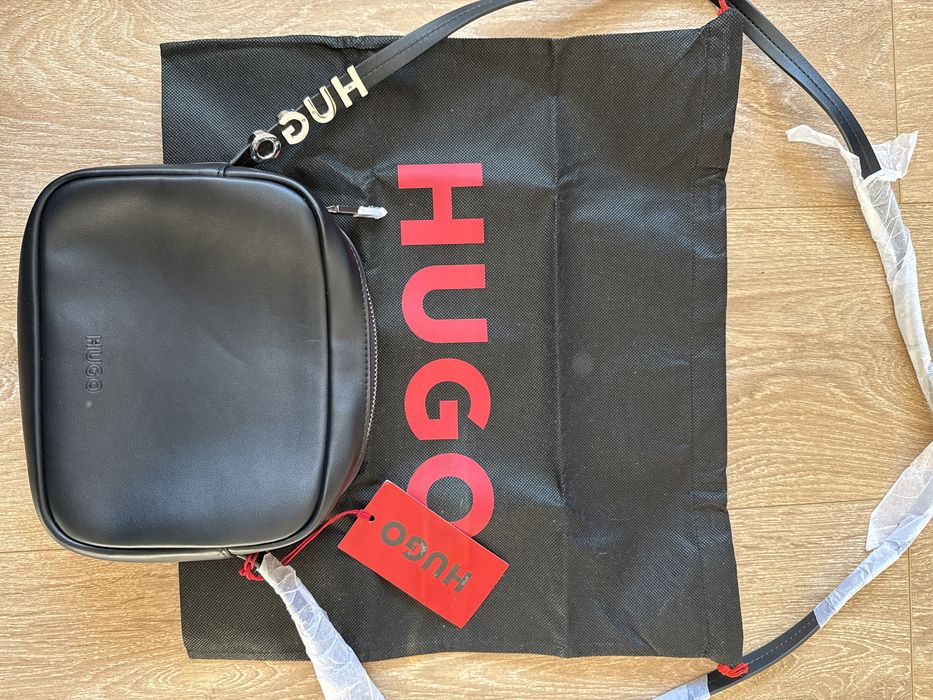 HUGO чисто нова чанта