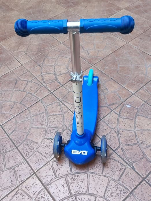 Vând trotineta pentru copii