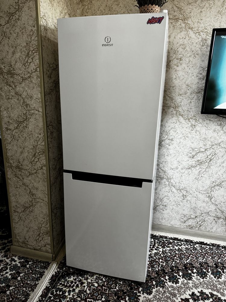 Холодильник Indesit