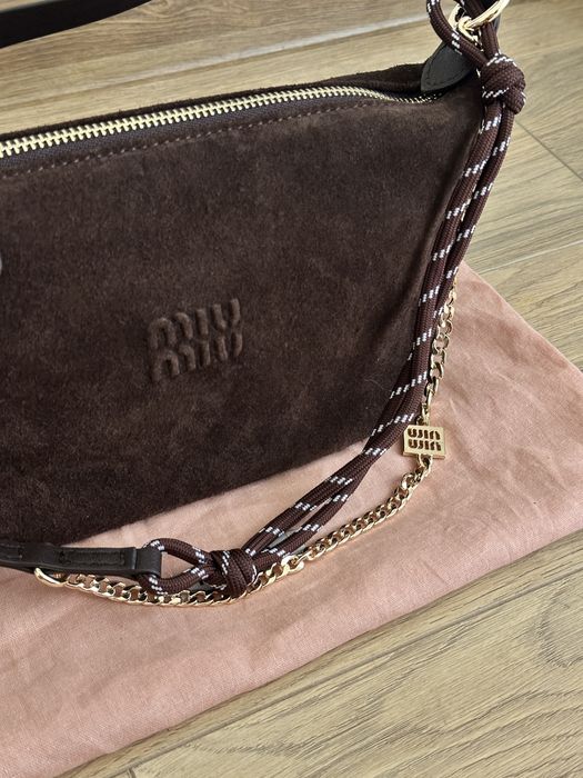 ОРИГИНАЛНА! Miu Miu дамска чанта 100% телешка кожа НЕВЕРОЯТНА!