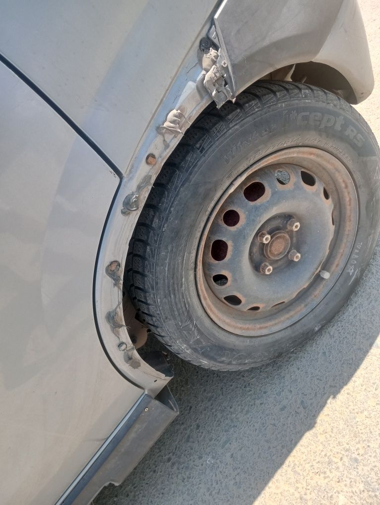 Mașina de vânzare Opel Astra