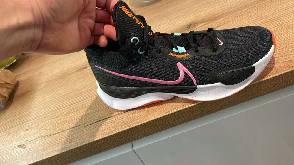 Маратонки NIKE различни модели.