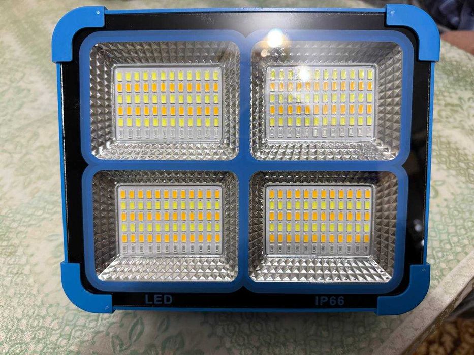 Солнечный светильник-прожектор BL-911  с пультом и солнечной панелью