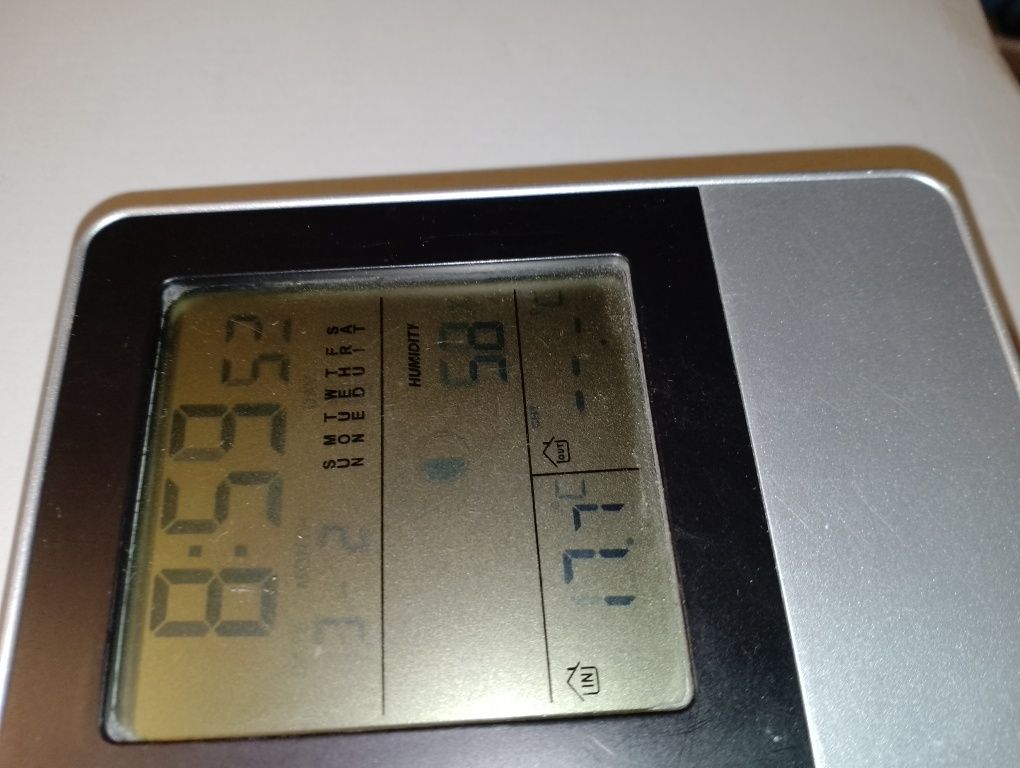 Statie meteo cu ceas