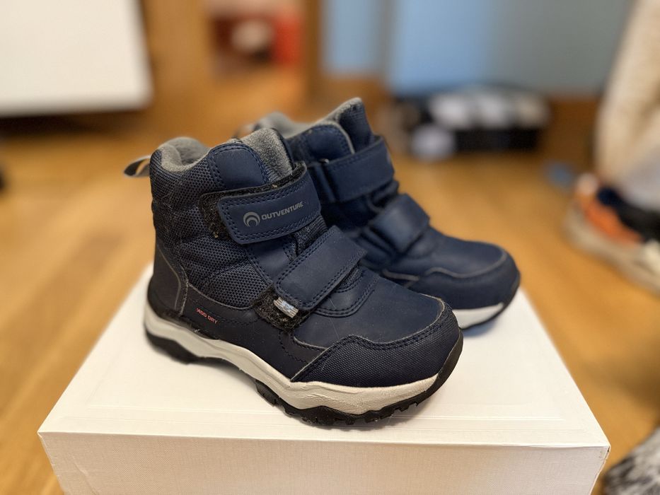 Продам детскую обувь