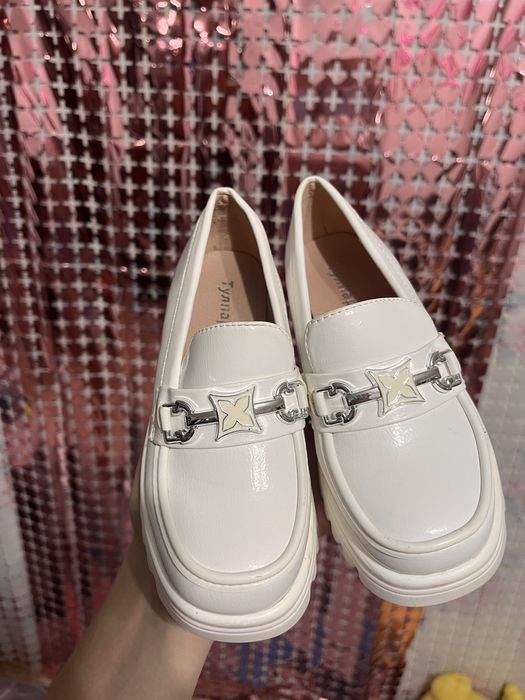 Продам туфли для девочки