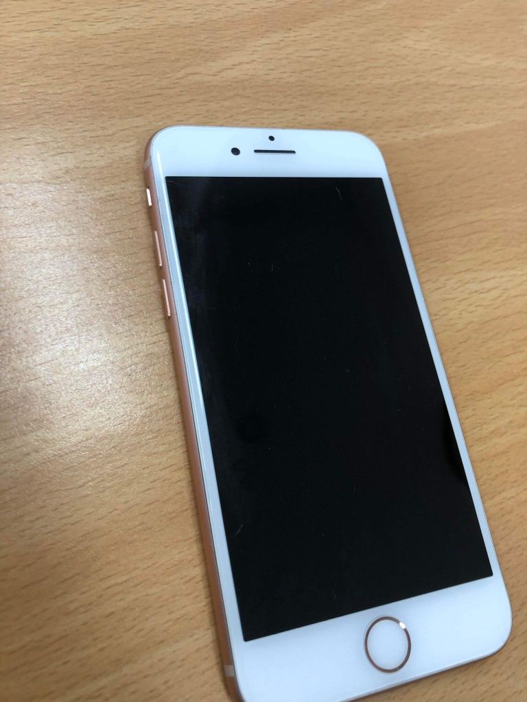 Iphone 8 gold 64 gb în stare perfecta