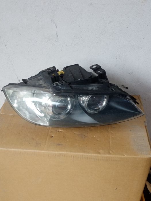Vând far dreapta bmw e90 și e92