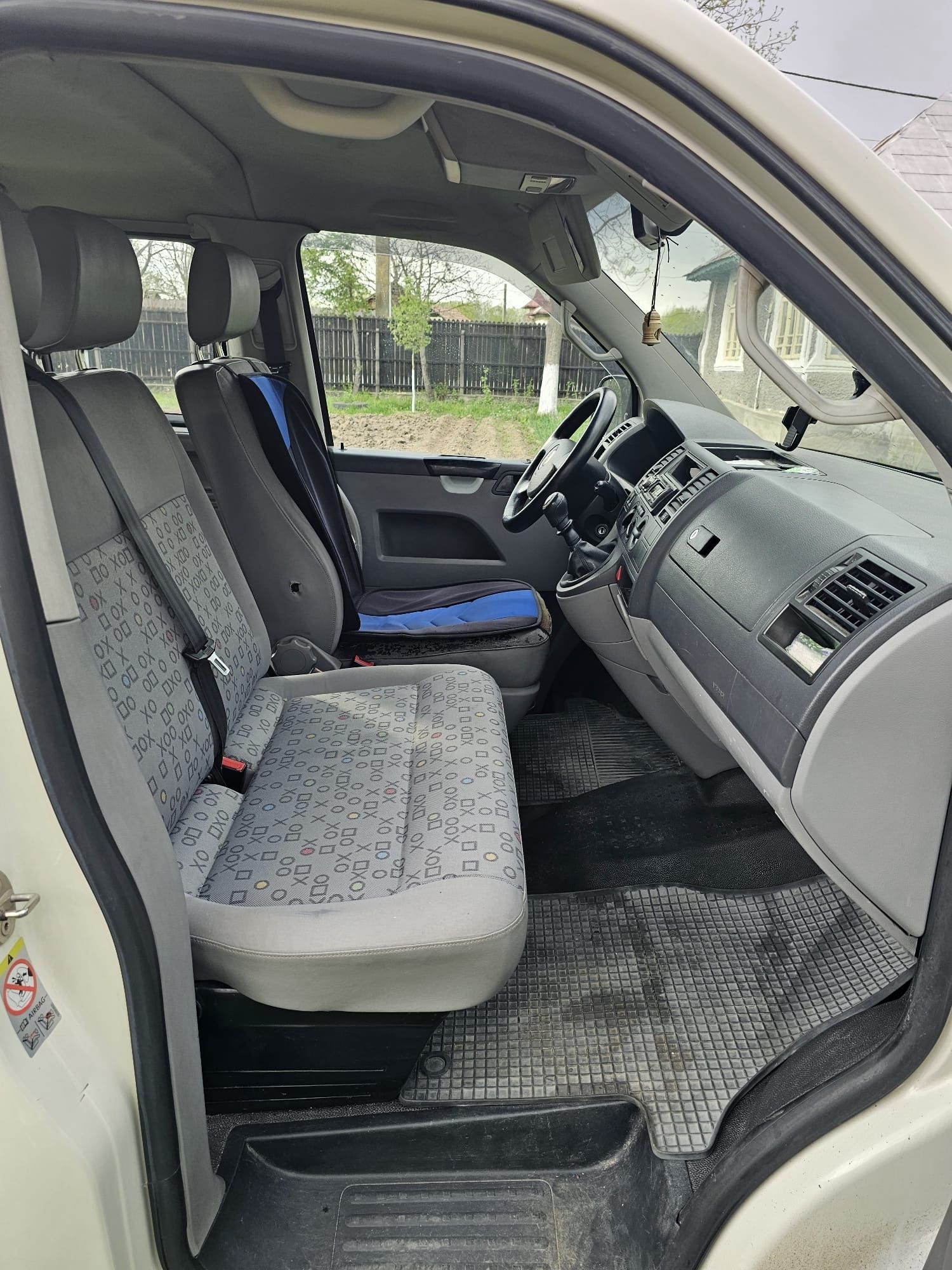 De vânzare Volskwagen T5, 8+1 locuri,
