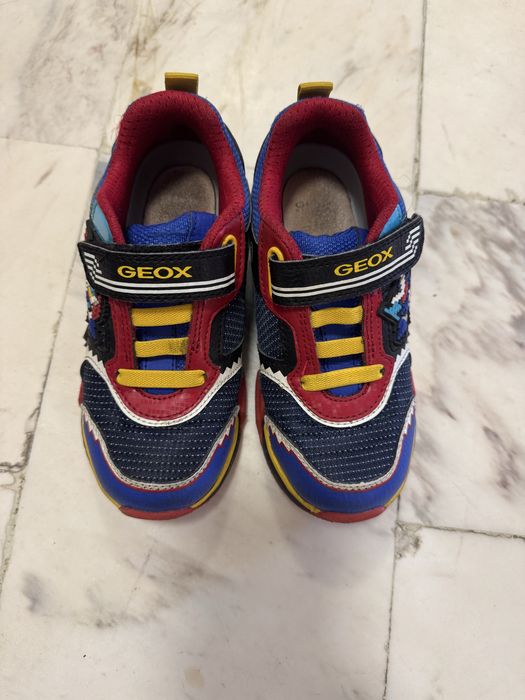 Детски маратонки Geox светеща подметка