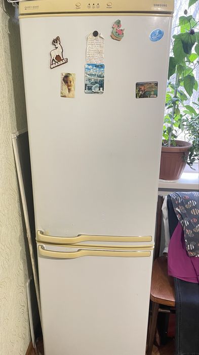 Холодильник продаю Samsung