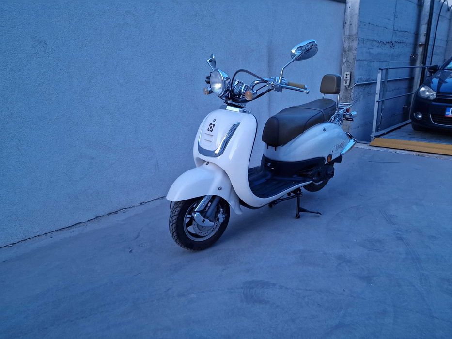 Scuter AGM Retro 49cc (vespa)