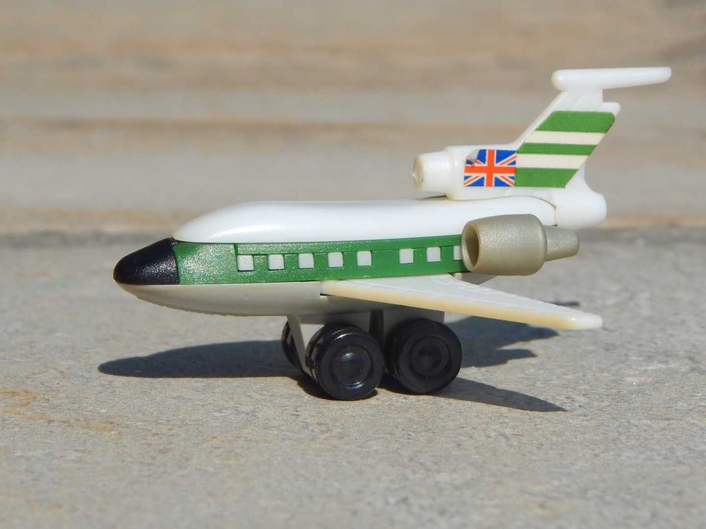 Jucarie avion pasageri Kinder Ferrero anii 1990