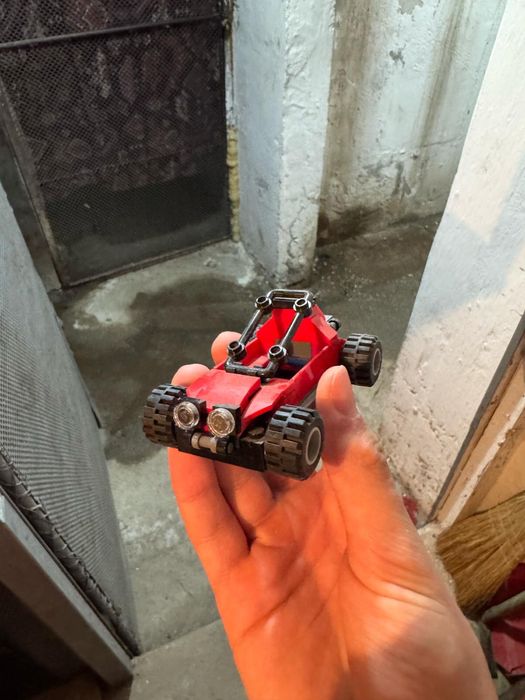 Cutie plina cu seturi de lego
